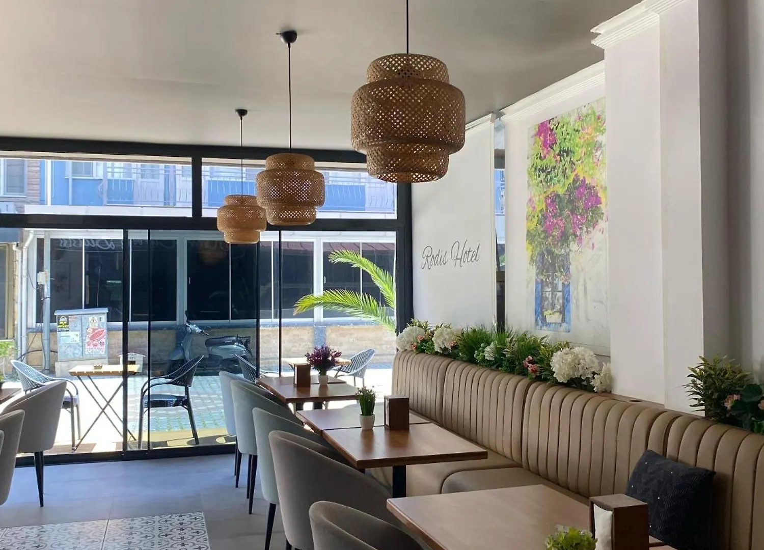 גומולדור Rodis Hotel